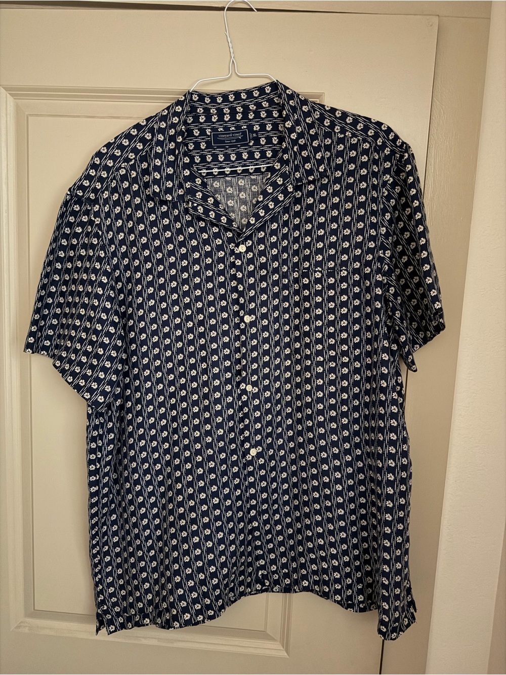Vineyard Vines Navy and White Short-Sleeve Patterned Button-Down Shirt